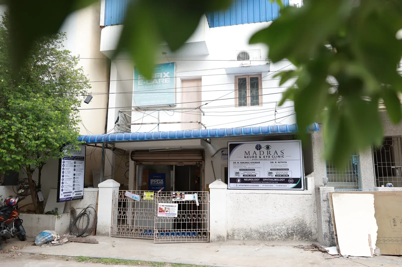 The street entrance to the clinic